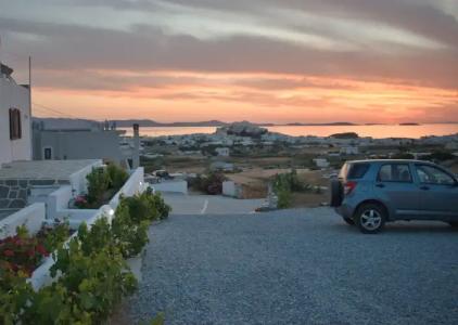 Petros Studios & Suites - 10