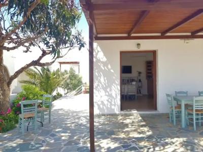 Petros Studios & Suites - 25