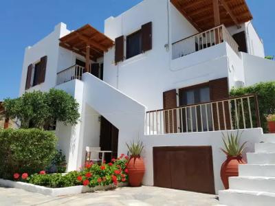 Petros Studios & Suites - 23