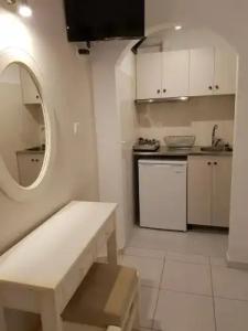 Petros Studios & Suites - 44