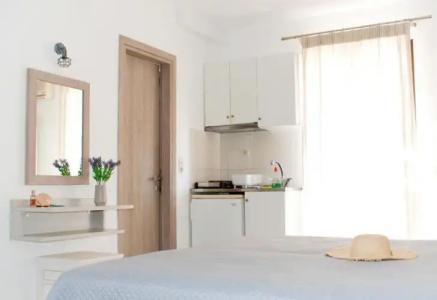 Petros Studios & Suites - 95