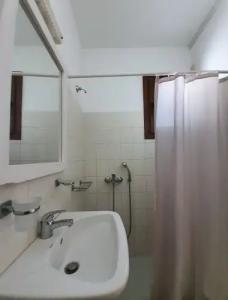 Petros Studios & Suites - 34