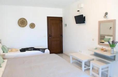 Petros Studios & Suites - 100