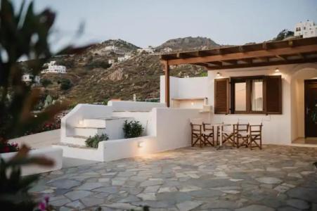 Petros Studios & Suites - 200