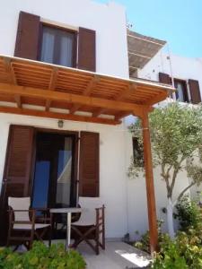 Petros Studios & Suites - 33