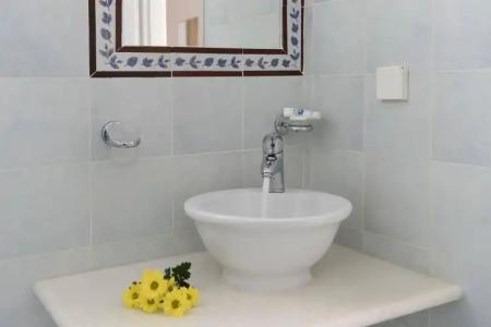 Kanale's Rooms and Suites - 9