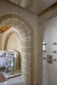 Moni Emvasis Luxury Suites - 18