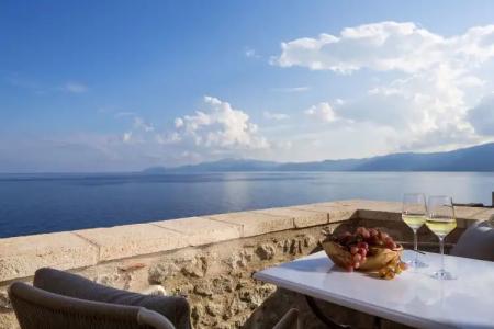 Moni Emvasis Luxury Suites - 10