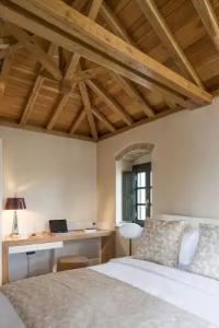 Moni Emvasis Luxury Suites - 40