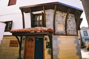 Arxontiko Hotel, Mirina