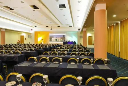 Neptune Luxury Resort - 18