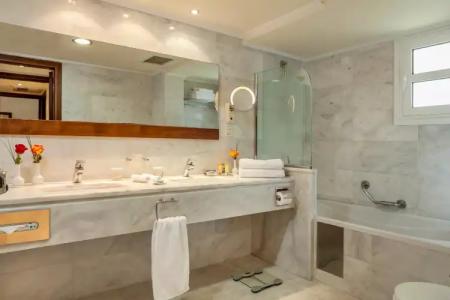 Neptune Luxury Resort - 118