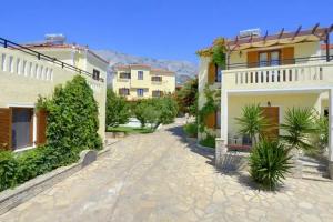 Agrilionas Apartments, Marathokampos