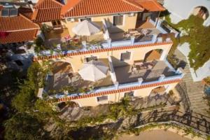 Pantheon Apartments & Studios, Marathokampos