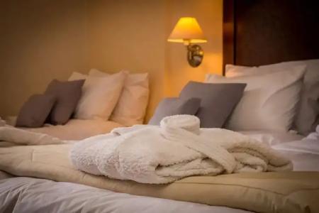 Apollo Resort Art - 123