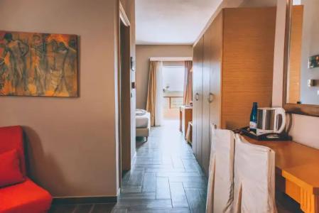 Apollo Resort Art - 128