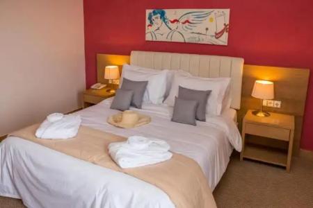 Apollo Resort Art - 137