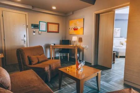 Apollo Resort Art - 151