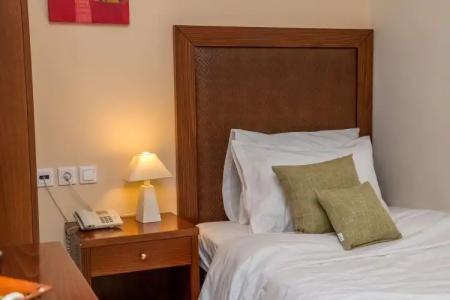 Apollo Resort Art - 100