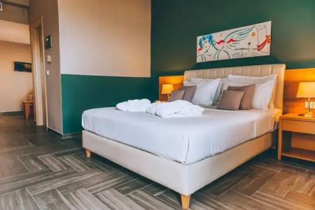 Apollo Resort Art - 140