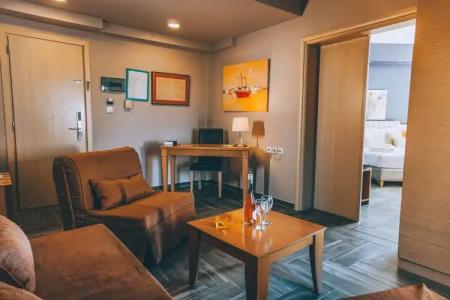 Apollo Resort Art - 167