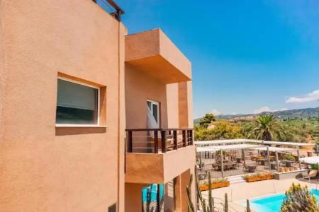 Apollo Resort Art - 109