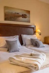 Apollo Resort Art - 56