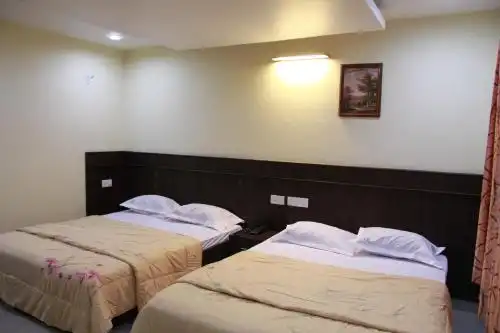 FabExpress Le Emrald Residency - 24