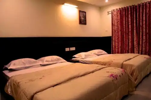 FabExpress Le Emrald Residency - 23