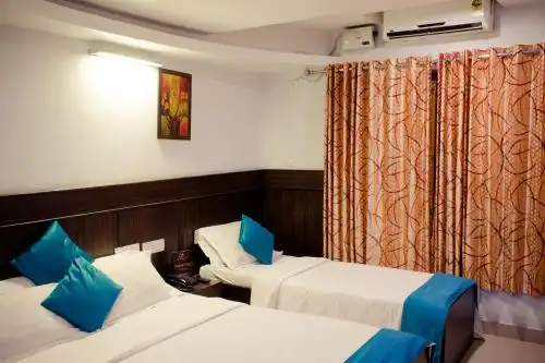 FabExpress Le Emrald Residency - 12