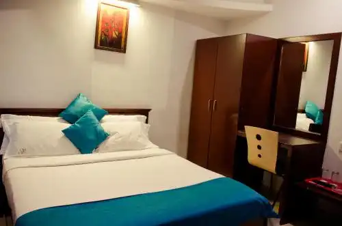 FabExpress Le Emrald Residency - 34