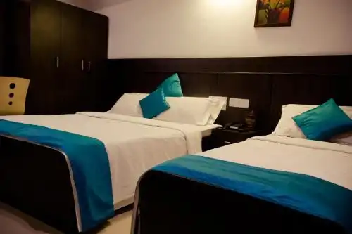 FabExpress Le Emrald Residency - 8