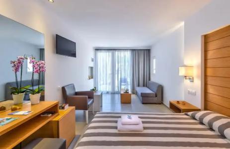 Happy Days Beach - 2