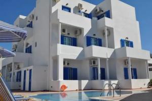 Cyclades Hotel, Karterados
