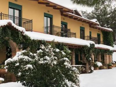 Aphrodite's Inn - 10