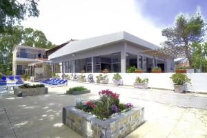 Two Brothers Studios, Kalamakion