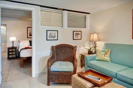 Coconut Palm Inn - 1