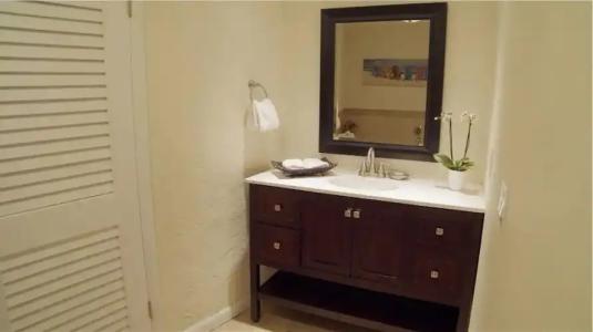 Coconut Palm Inn - 111