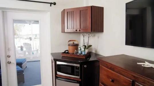 Coconut Palm Inn - 81