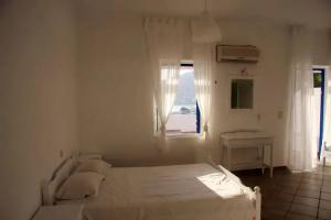 Armadoros Hotel / Ios Backpackers, Ios Chora