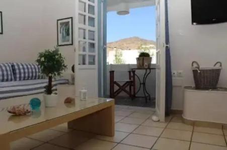 Ios Art Studios & Luxury Apartments - 8