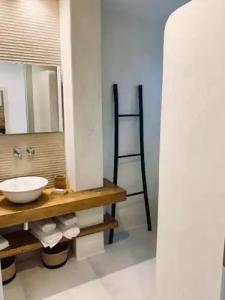 Ios Art Studios & Luxury Apartments - 44