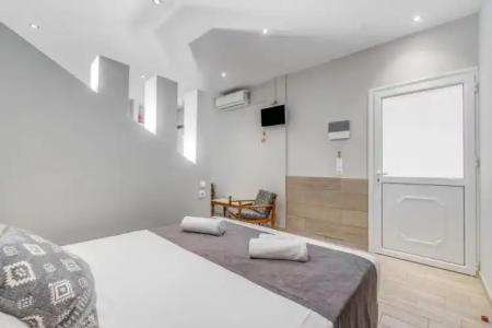 Angela & Apartments - 15