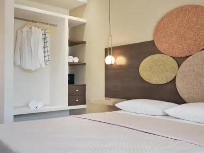 Mavrias Complex - 90