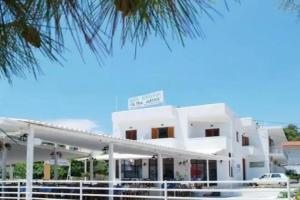 Hotel 3 Adelfia, Agia Marina