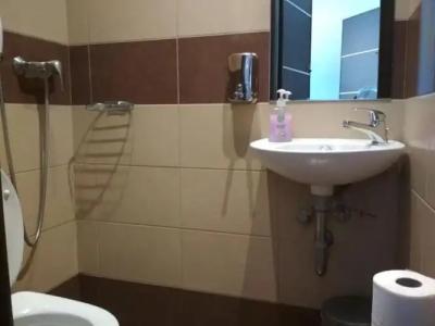 Pella Inn Hostel - 34