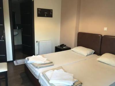 Pella Inn Hostel - 5