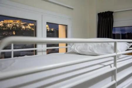 Pella Inn Hostel - 6