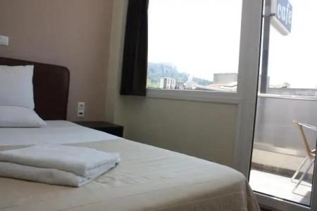 Pella Inn Hostel - 38