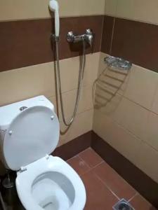 Pella Inn Hostel - 35